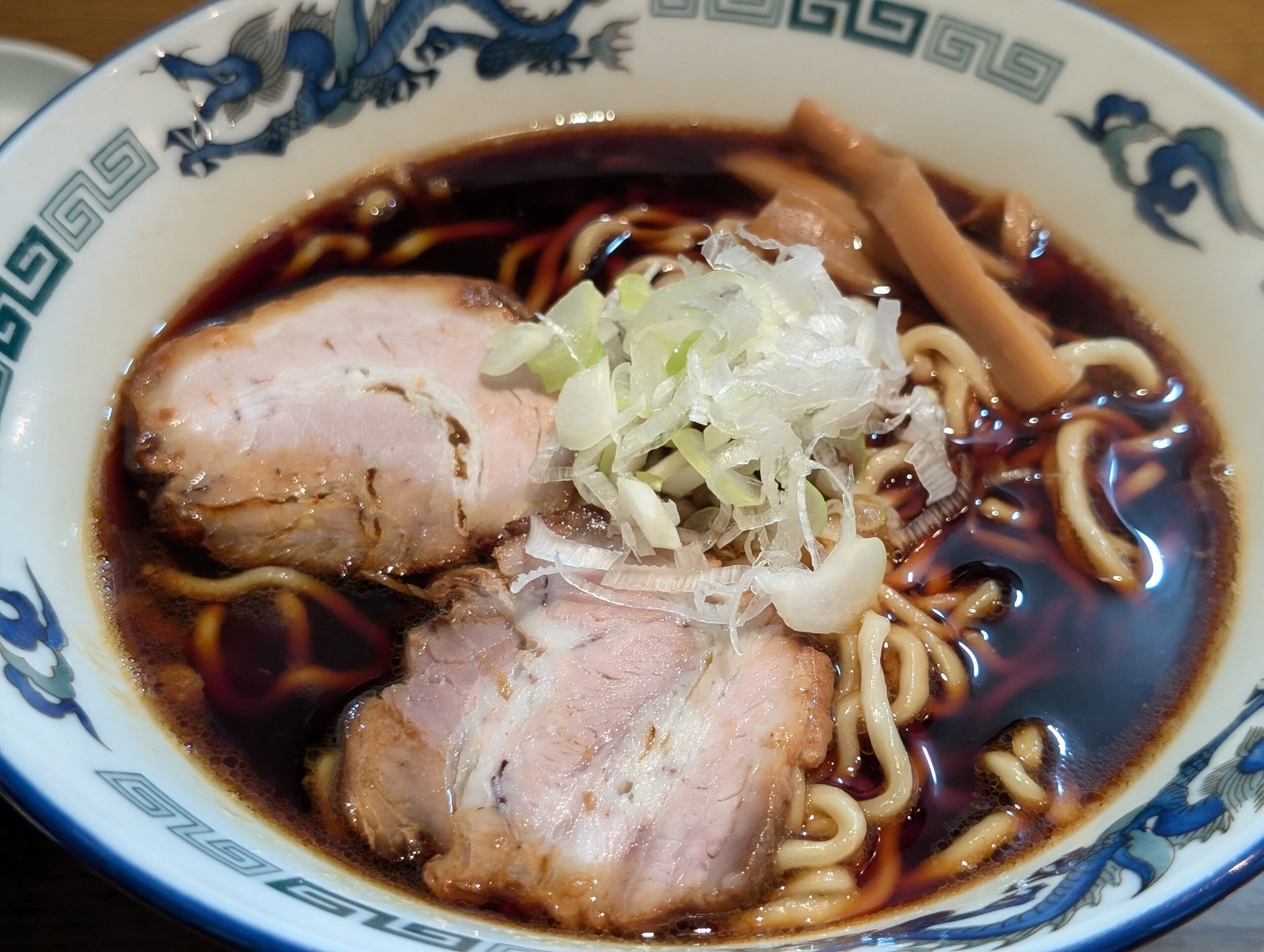 中華そば だゐち チャーシューと麺のクローズアップ